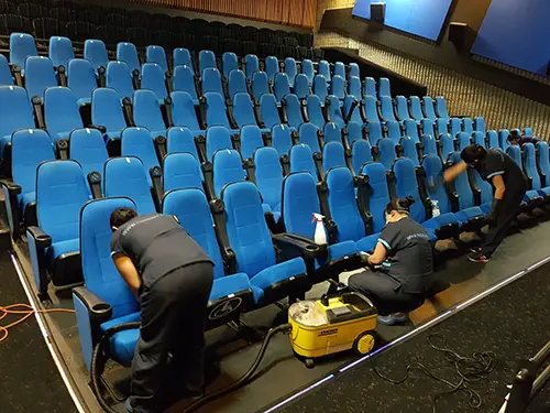 Lavado e higienización de silletería en auditorio