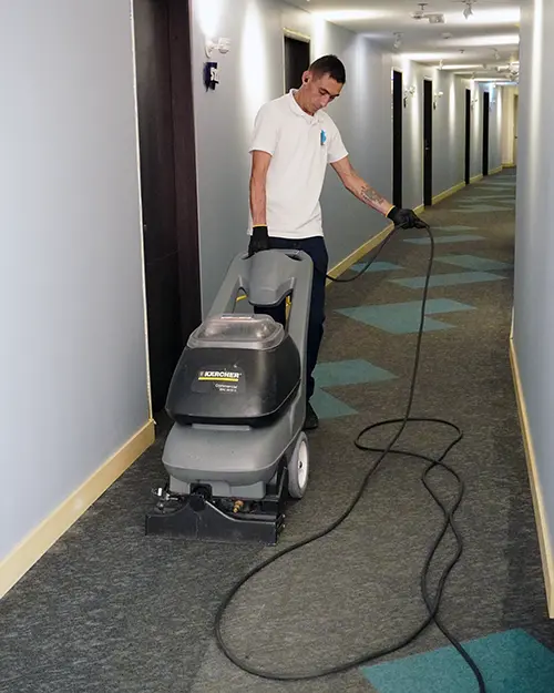 Higienización de alfombras en grandes áreas con equipos profesionales
